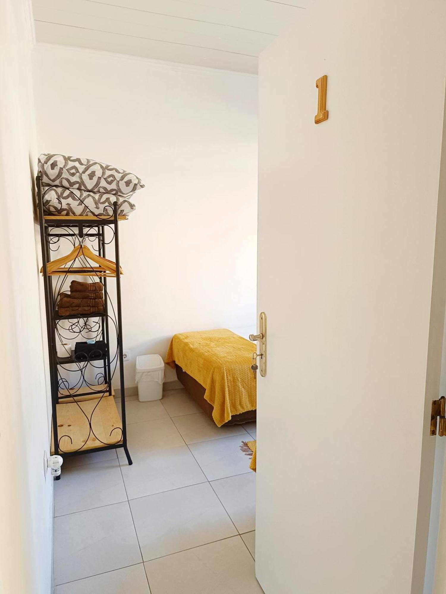 & Flower - Private Bedrooms Gjestgiverier