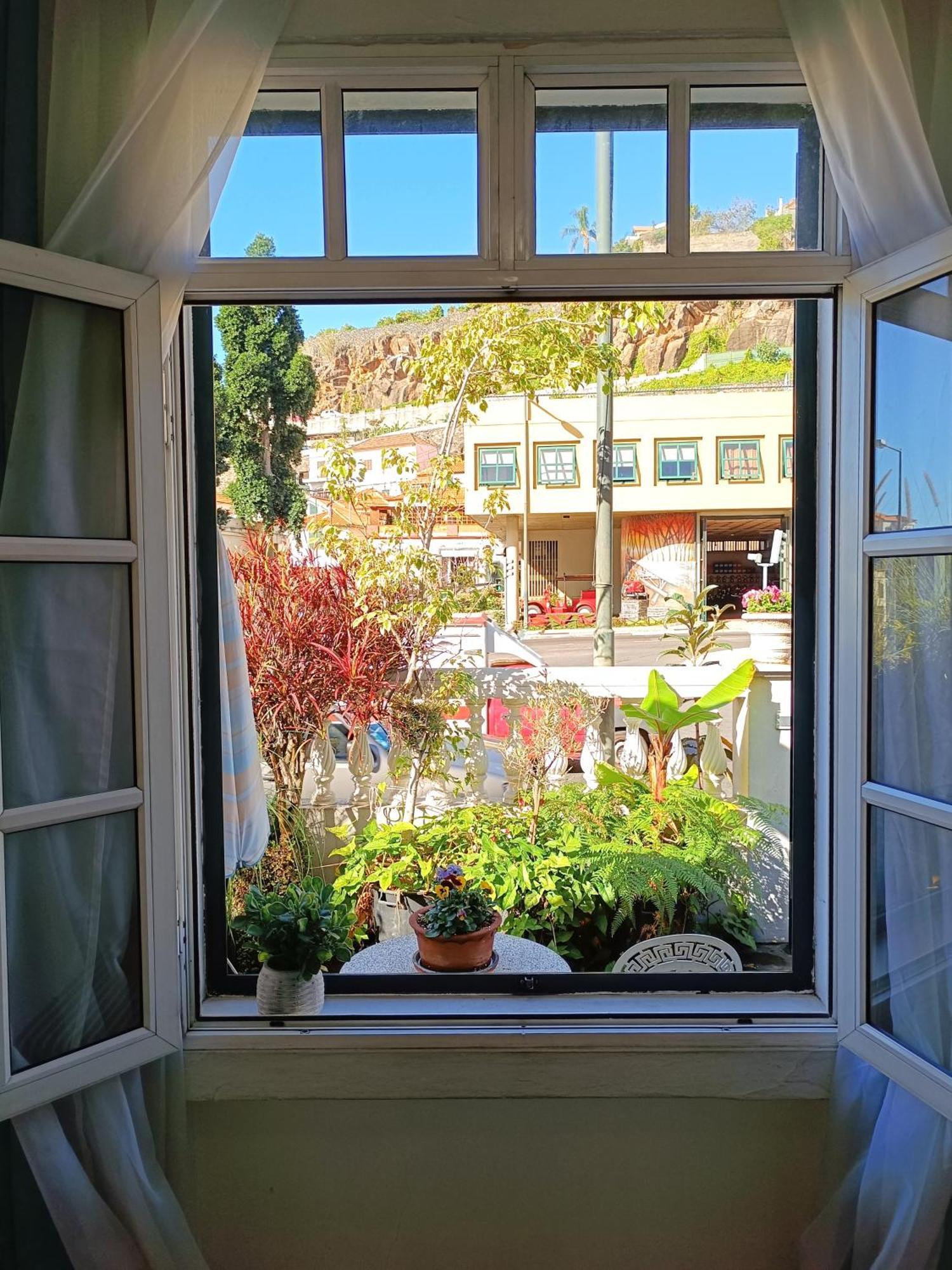 Gjestgiverier & Flower - Private Bedrooms Funchal (Madeira)